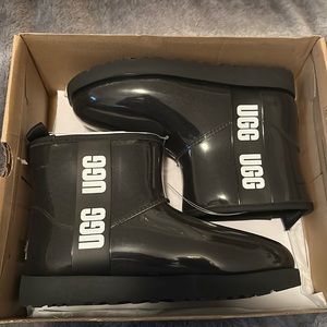 Women’s UGG rain boot
